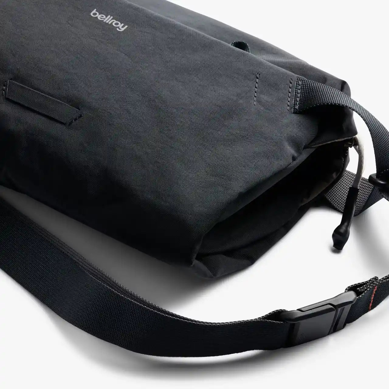 Bellroy sort lite sling, detalje