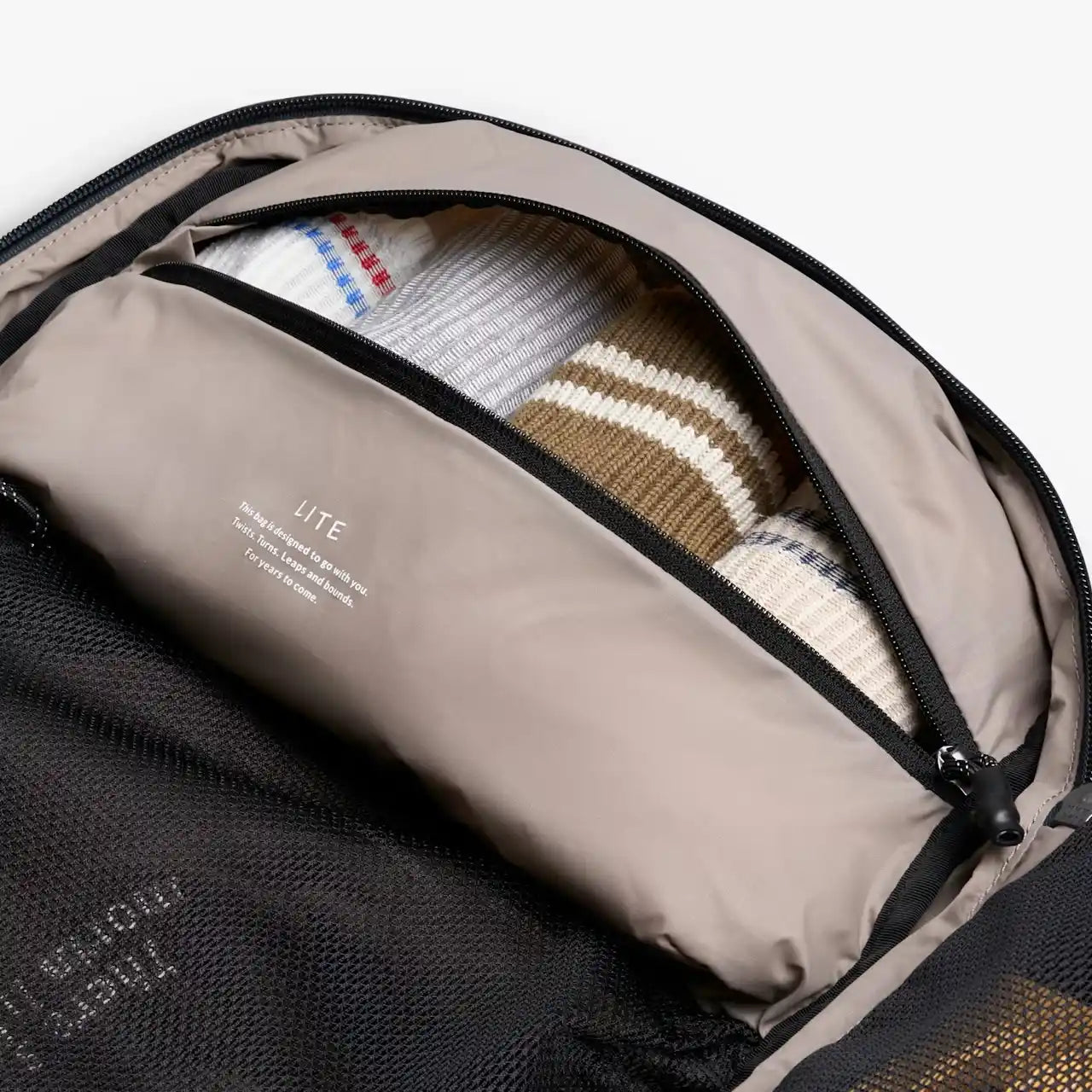 Bellroy Lite Travel Pack 38 liter, sort, åben, pakkerum