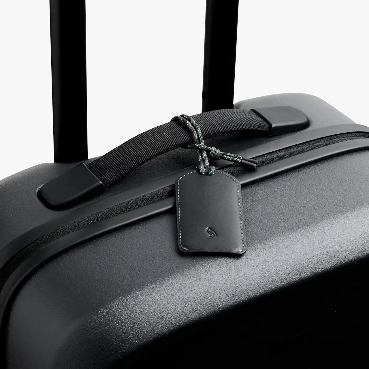 Bellroy sort kuffertmærke på sort Carry On