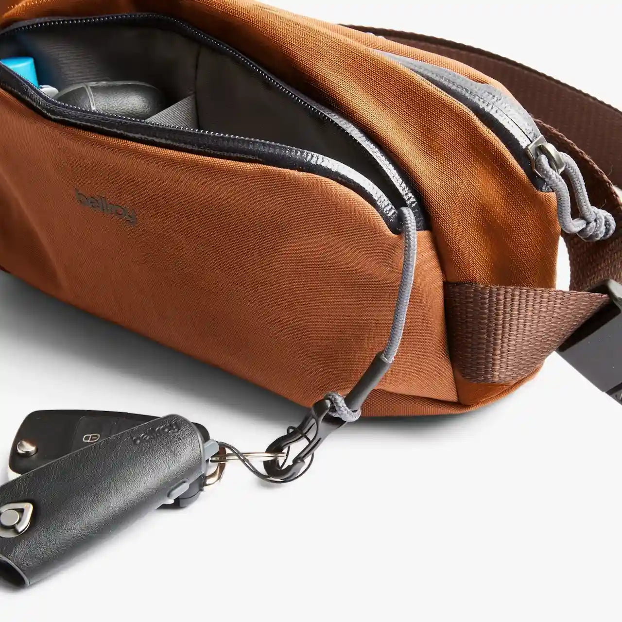 Bellroy Venture Ready sling 2,5 liter, Bronze, med nøglering
