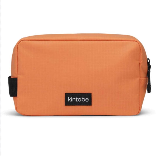 en orange lille taske til opbevaring, set forfra