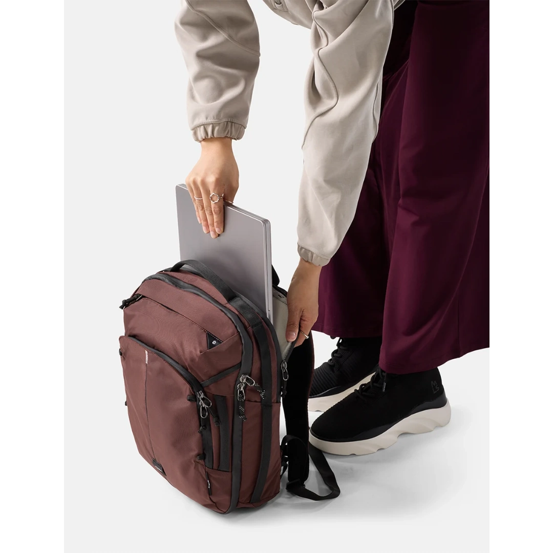 Matador 18 liter personal item travel pack , garnet/rødbrun, plads til computer