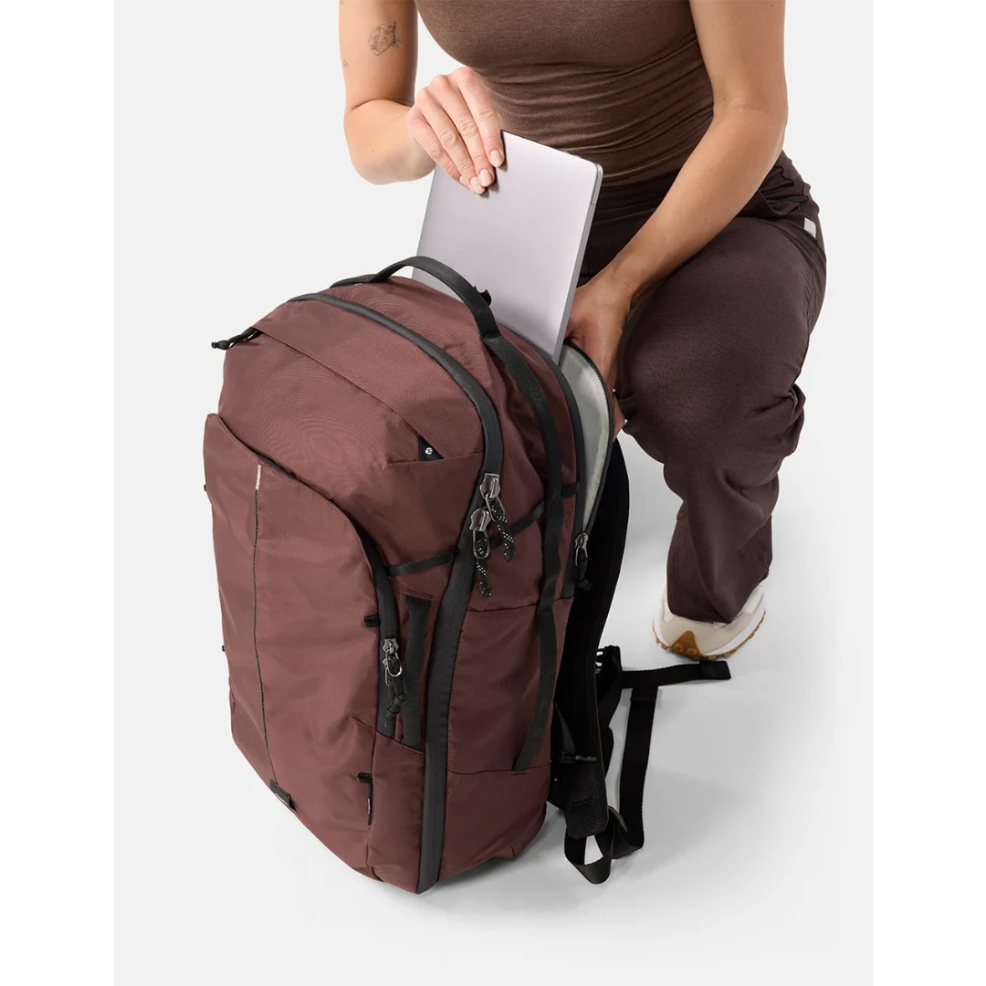 Matador 30L Carry-On Travel Pack, Garnet/Rødbrun medl Computer