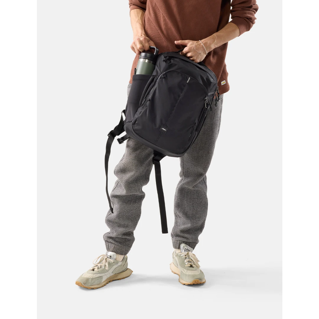 Matador 18 liter Personal Item Travelpack, sort, med vandflaske lomme