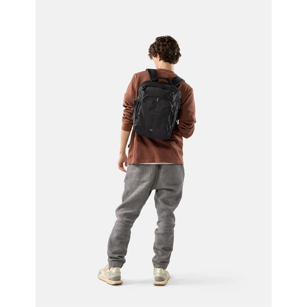 Mandmed Matador 18 liter Personal Item Travelpack, sort