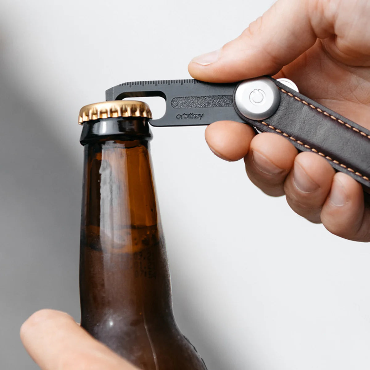 Orbitkey Multi-tool v2 Sort som flaskeåbner