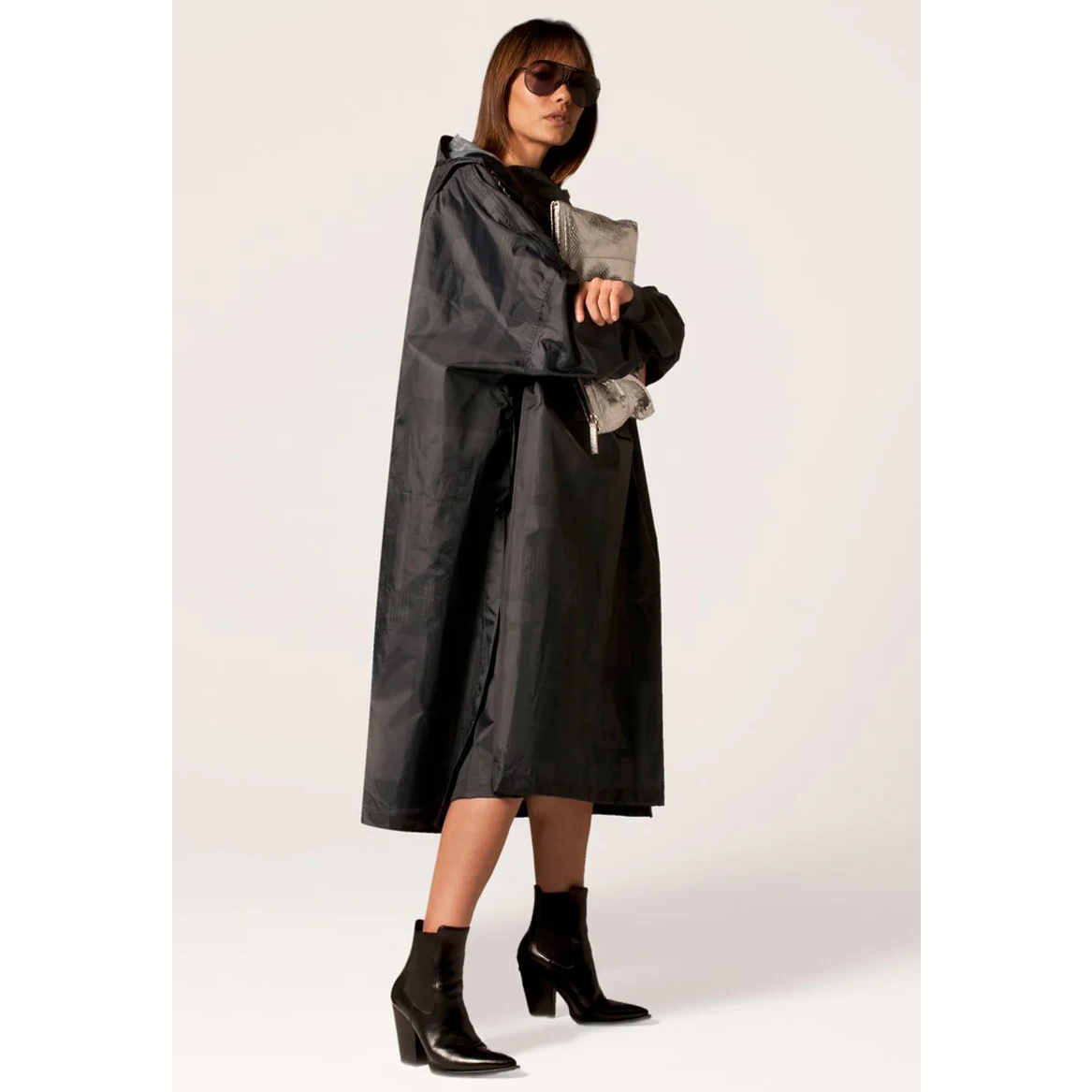 rainkiss back to black camo regnponcho