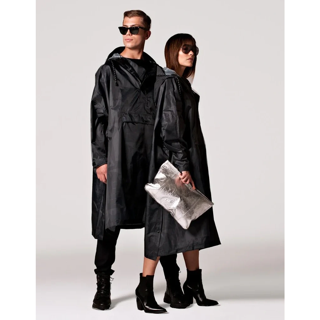 rainkiss back to black camo regnponcho