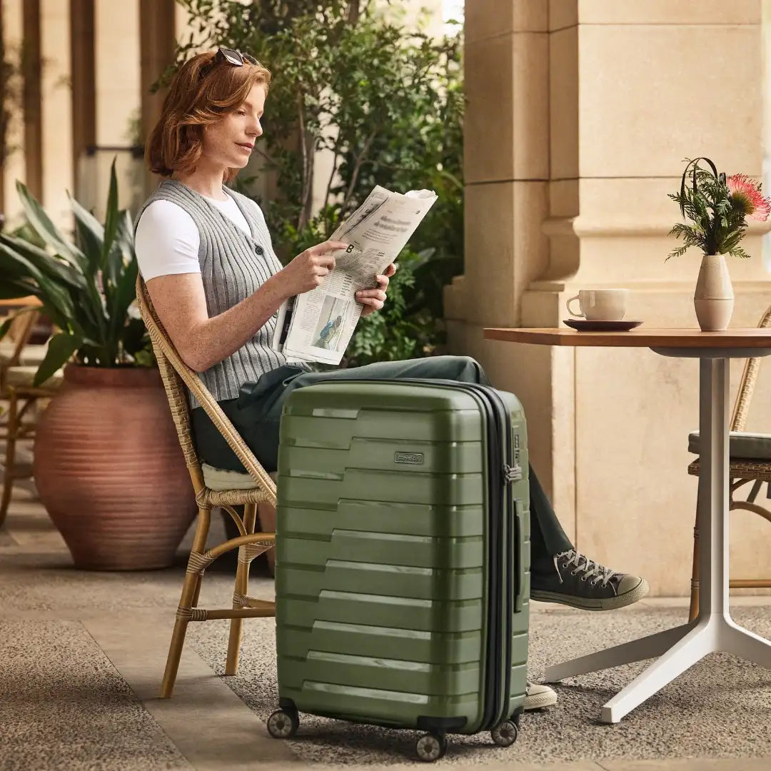 kvinde med travelite airbase kuffert live